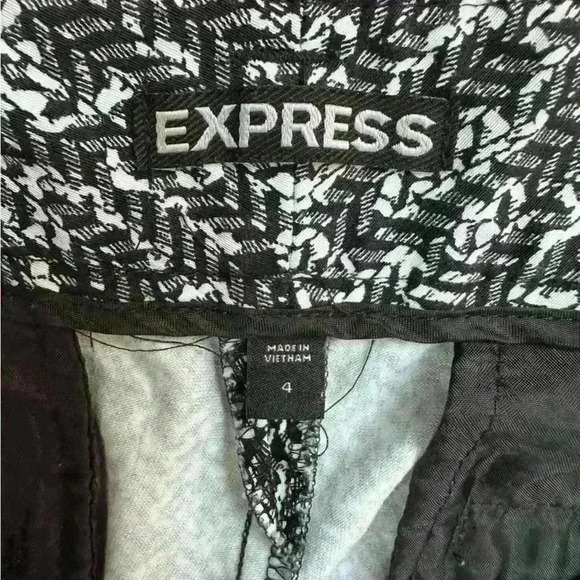 Like new Express Shorts Sz 4 - Picture 5 of 5